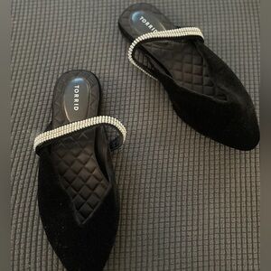 Torrid Women's Black Velvet Rhinestone Embellished
Pointed Mule Flats 9WW NWOT